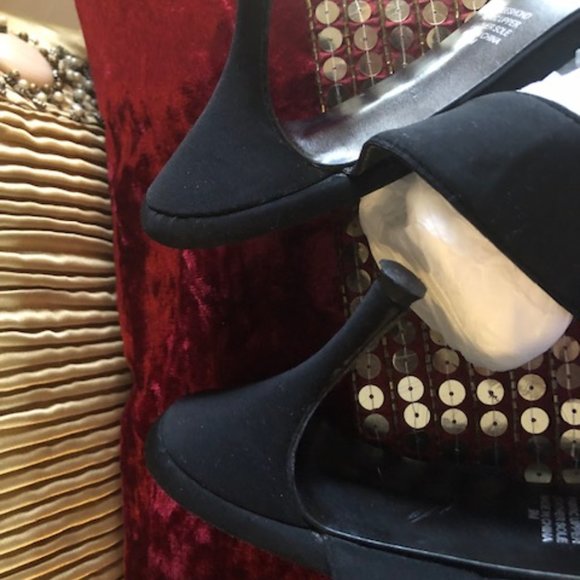 Bandolino Black Fabric Slip On Sandal Size 9 - Picture 10 of 13